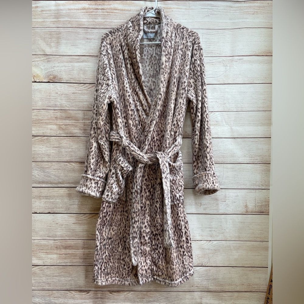 ‎NINE WEST FLEECE ROBE IN CHEETAH PRINT